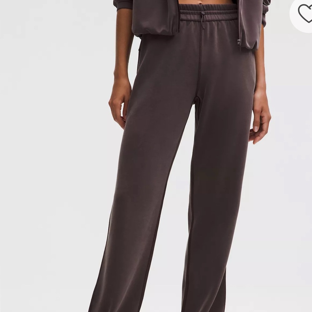 lululemon Softstreme High-Rise Pant
Regular size 12
